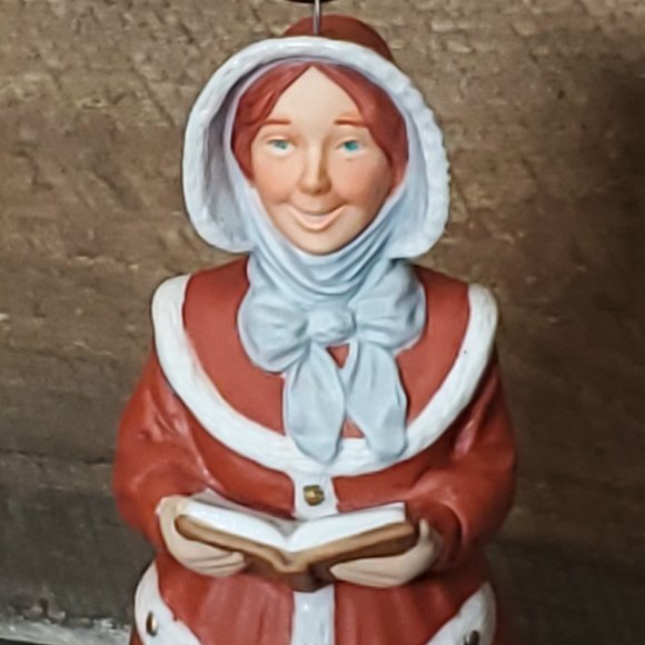 1993 Lady Daphne Dickens' Caroler Bell Ornament - Hallmark Special Edition - Picture 6 of 9